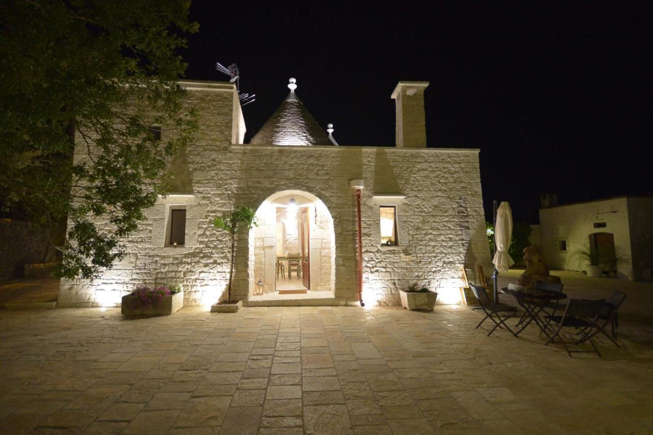 Trulli Petra Chiara Bed & Breakfast Locorotondo Exterior photo