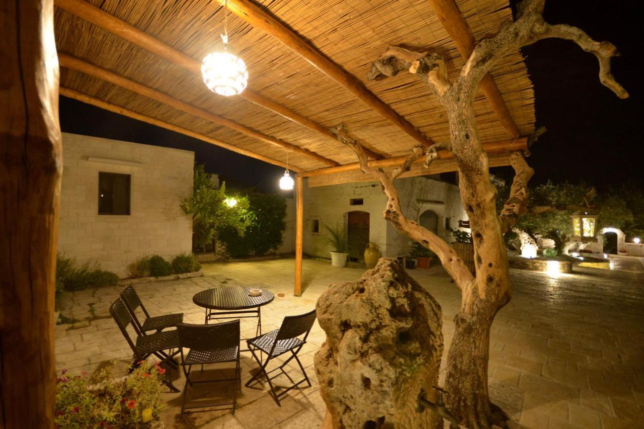 Trulli Petra Chiara Bed & Breakfast Locorotondo Exterior photo