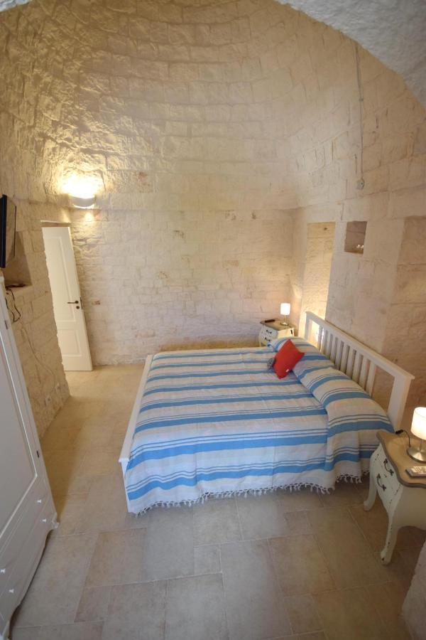 Trulli Petra Chiara Bed & Breakfast Locorotondo Exterior photo