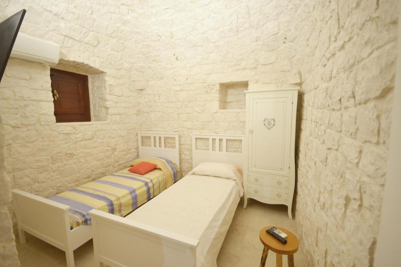 Trulli Petra Chiara Bed & Breakfast Locorotondo Exterior photo