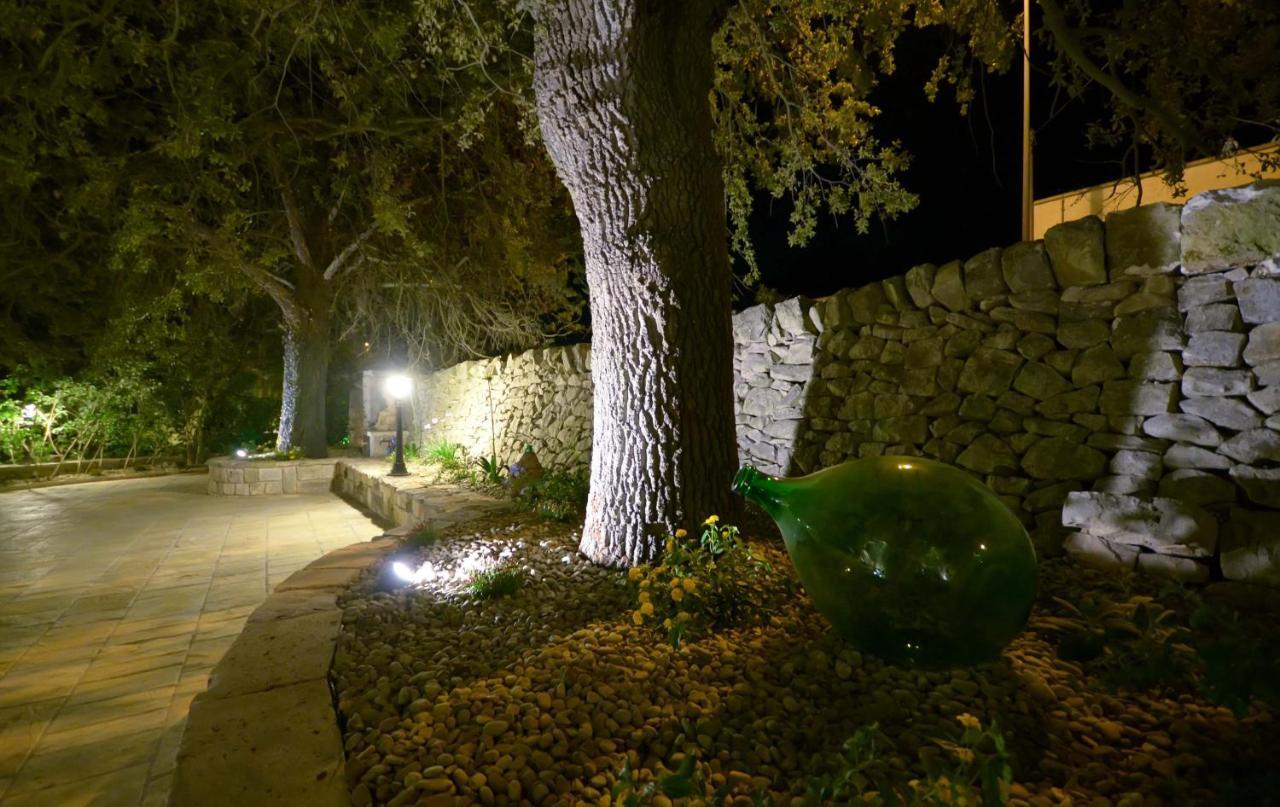 Trulli Petra Chiara Bed & Breakfast Locorotondo Exterior photo