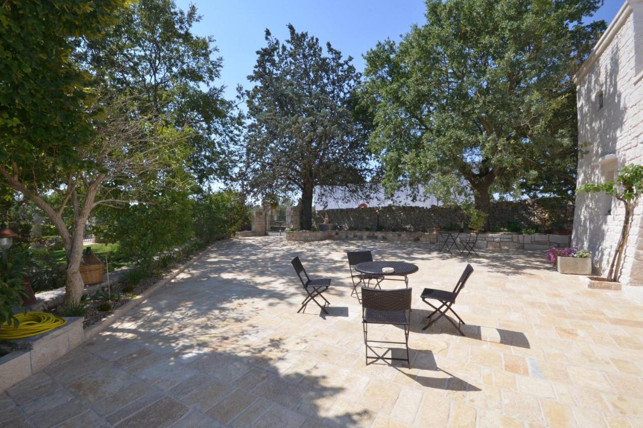 Trulli Petra Chiara Bed & Breakfast Locorotondo Exterior photo