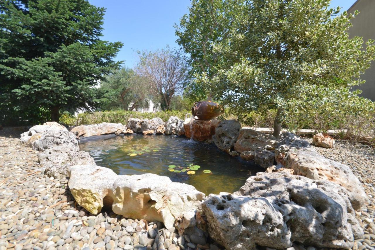 Trulli Petra Chiara Bed & Breakfast Locorotondo Exterior photo