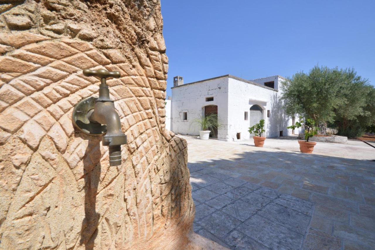 Trulli Petra Chiara Bed & Breakfast Locorotondo Exterior photo