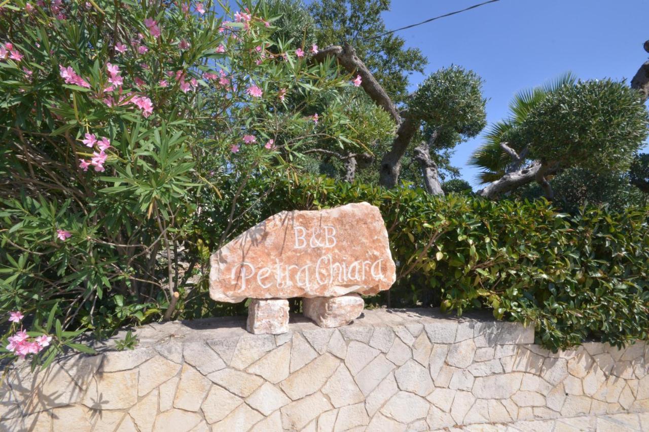 Trulli Petra Chiara Bed & Breakfast Locorotondo Exterior photo