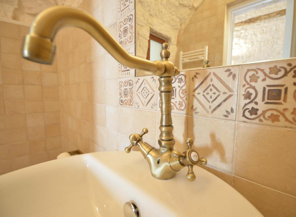 Trulli Petra Chiara Bed & Breakfast Locorotondo Exterior photo