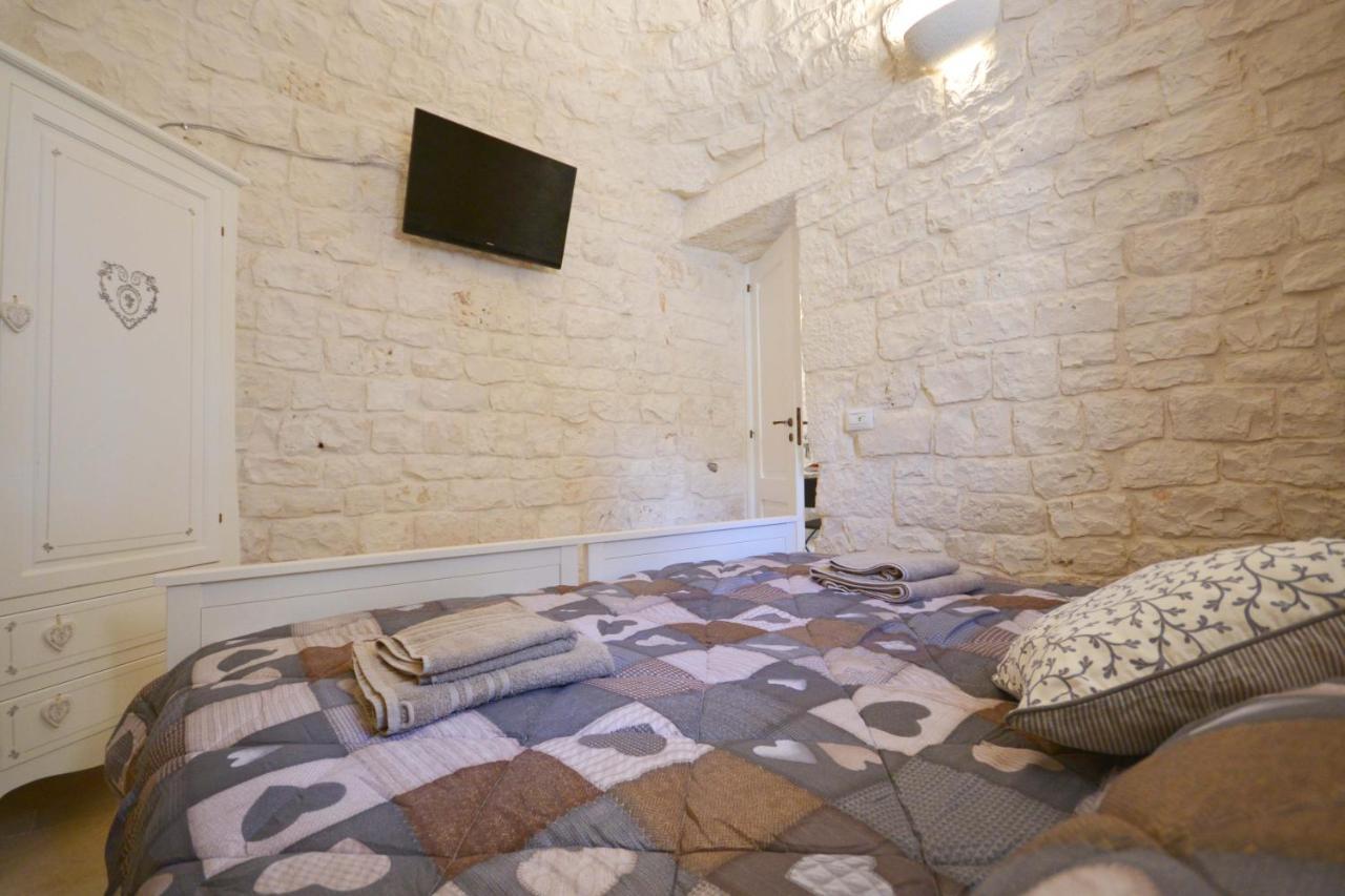Trulli Petra Chiara Bed & Breakfast Locorotondo Exterior photo