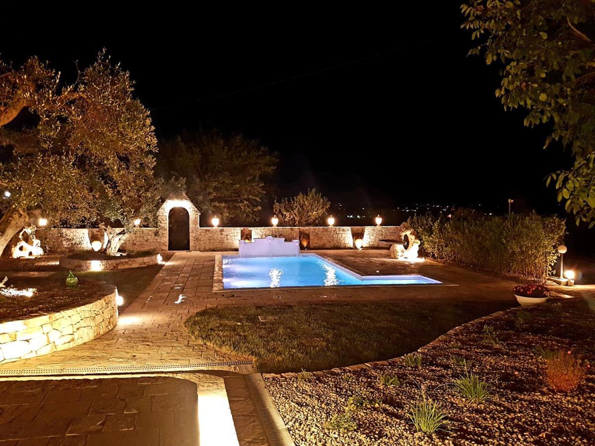 Trulli Petra Chiara Bed & Breakfast Locorotondo Exterior photo