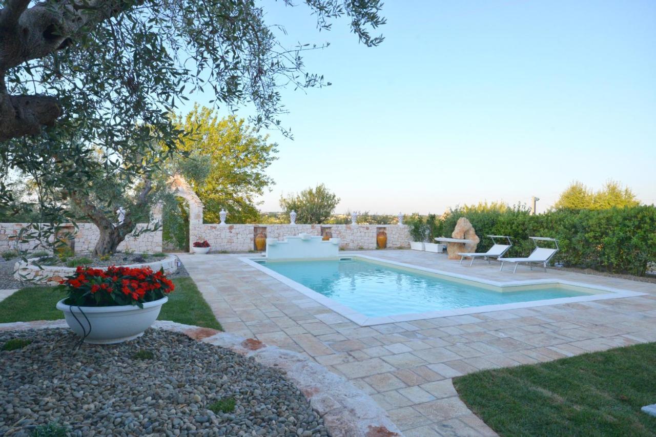 Trulli Petra Chiara Bed & Breakfast Locorotondo Exterior photo