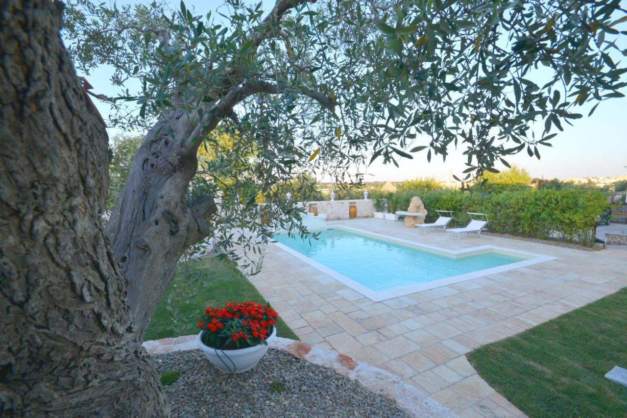 Trulli Petra Chiara Bed & Breakfast Locorotondo Exterior photo